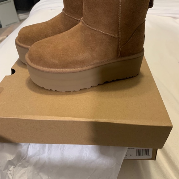 ugg mini platform size 5 - Picture 1 of 2